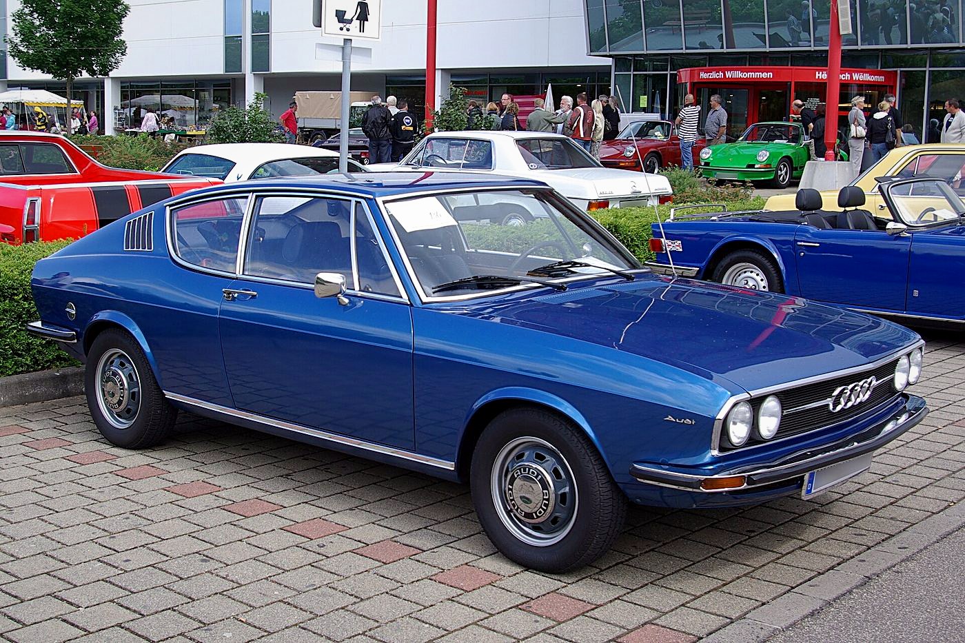 Audi 100