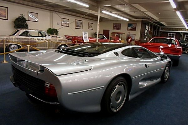 Jaguar XJ220