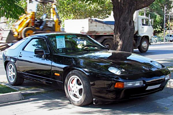 Porsche 928