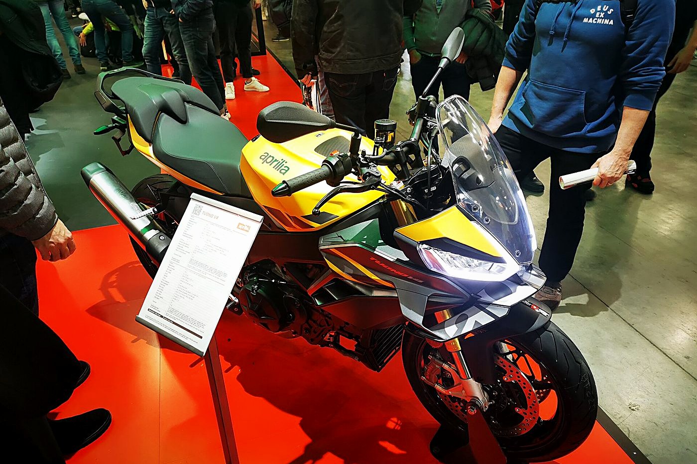 Aprilia Tuono V4