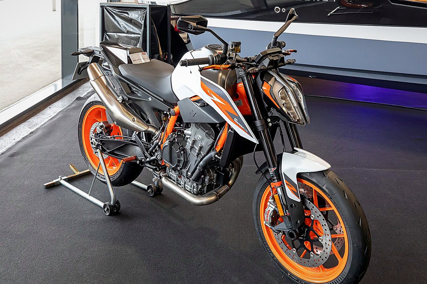 KTM 890 Duke R
