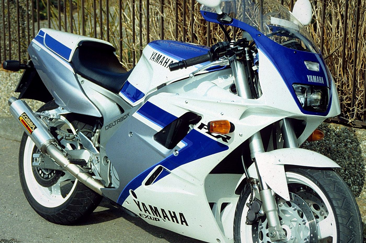 Yamaha FZR1000